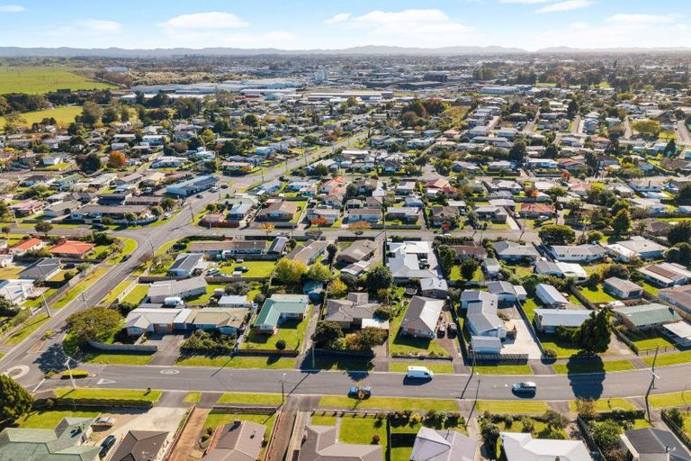 Photo of property in 102 Mount View Road, Melville, Hamilton, 3206