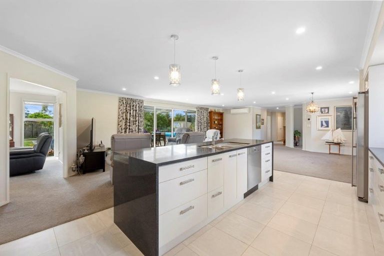 Photo of property in 42 Farrand Road, Kumeu, 0891