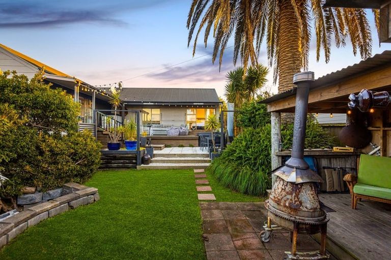 Photo of property in 24 Granville Drive, Massey, Auckland, 0614