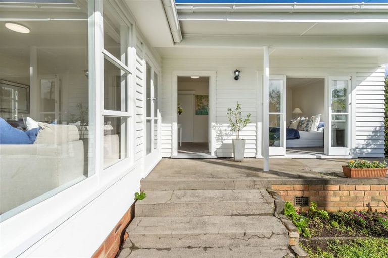 Photo of property in 1/516 Glenfield Road, Bayview, Auckland, 0629