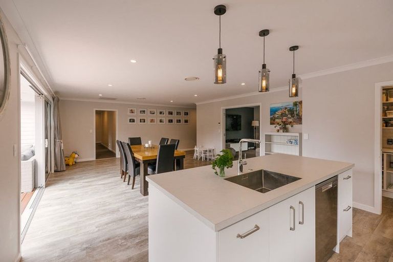 Photo of property in 1 Waimarama Court, Roslyn, Palmerston North, 4414