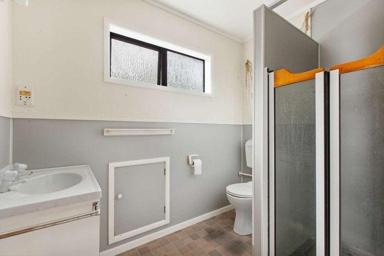 Photo of property in 2 Seaview Road, Cable Bay, 0420