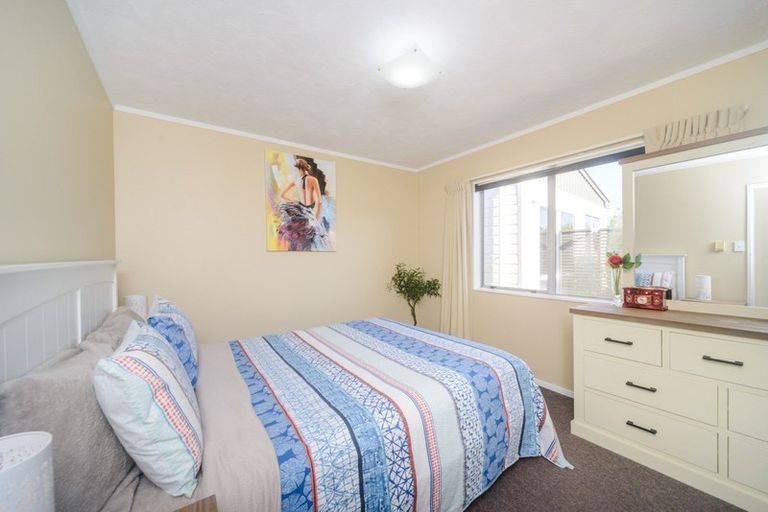 Photo of property in 17 Cargill Grove, Kelvin Grove, Palmerston North, 4414