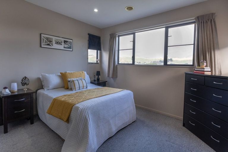 Photo of property in 5 Kaweka Close, Aotea, Porirua, 5024