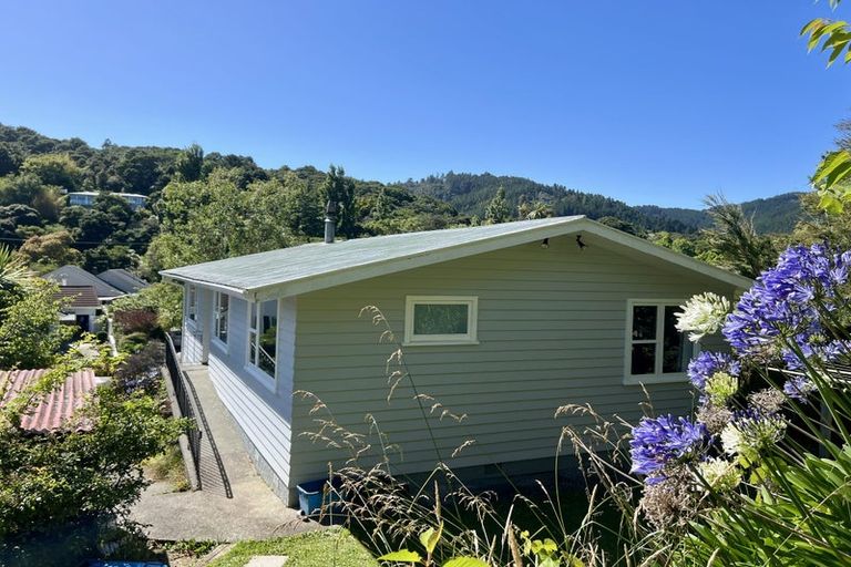 Photo of property in 18 Deller Grove, Silverstream, Upper Hutt, 5019