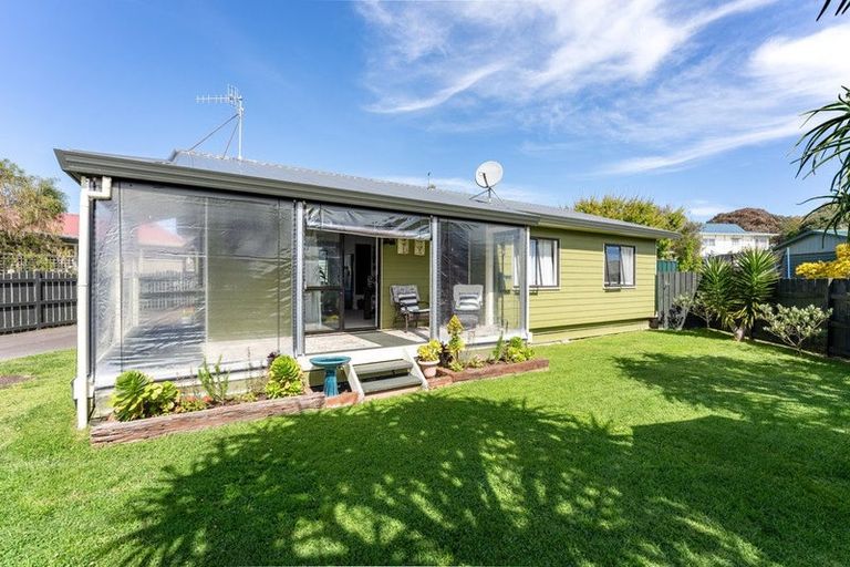 Photo of property in 88 Queens Road, Waikanae Beach, Waikanae, 5036