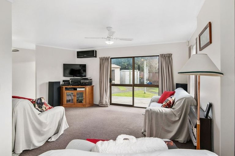 Photo of property in 13 Atarau Grove, Paraparaumu, 5032
