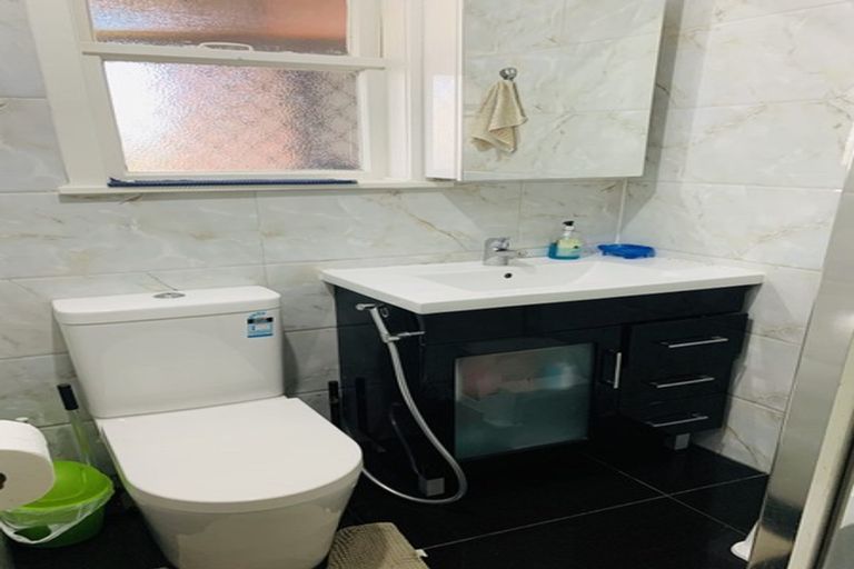 Photo of property in 3154 Great North Road, New Lynn, Auckland, 0600