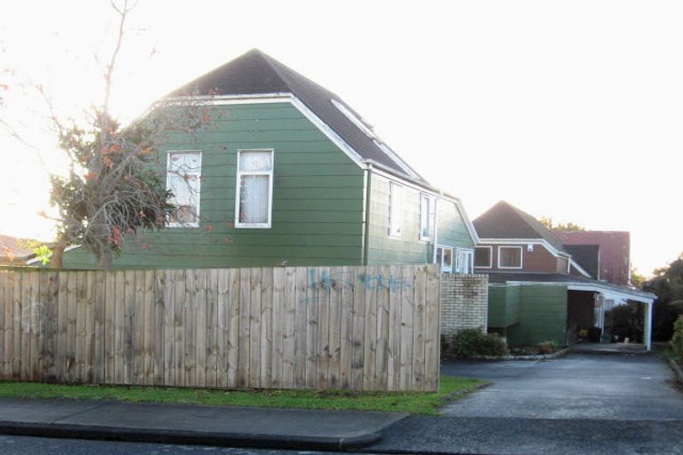 Photo of property in 2/20 Tomlinson Street, Hillpark, Auckland, 2102