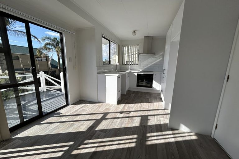 Photo of property in 2 Chablis Place, Henderson, Auckland, 0612
