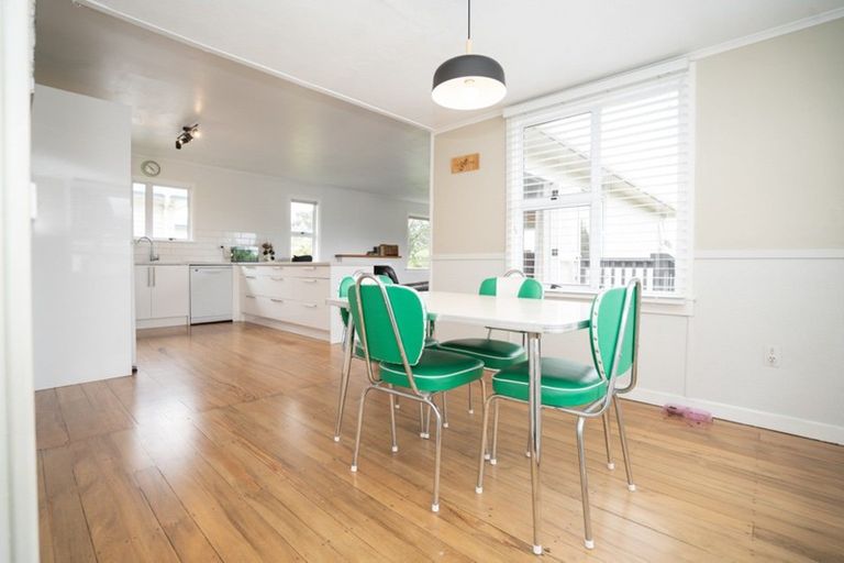 Photo of property in 136 Frankley Road, Frankleigh Park, New Plymouth, 4310