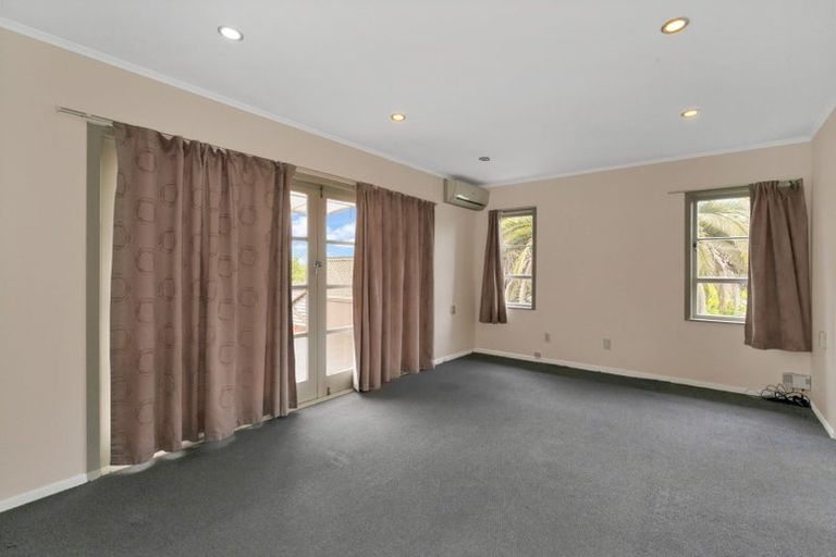 Photo of property in 51 Tirimoana Road, Te Atatu South, Auckland, 0602