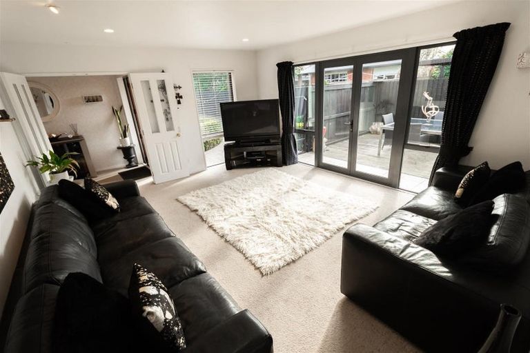 Photo of property in 26a Crofton Road, Harewood, Christchurch, 8051