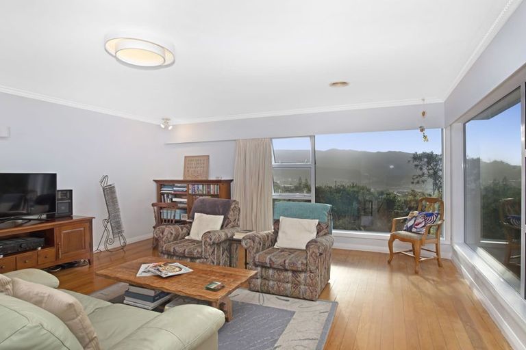 Photo of property in 13 Wilmshurst Place, Tawa, Wellington, 5028