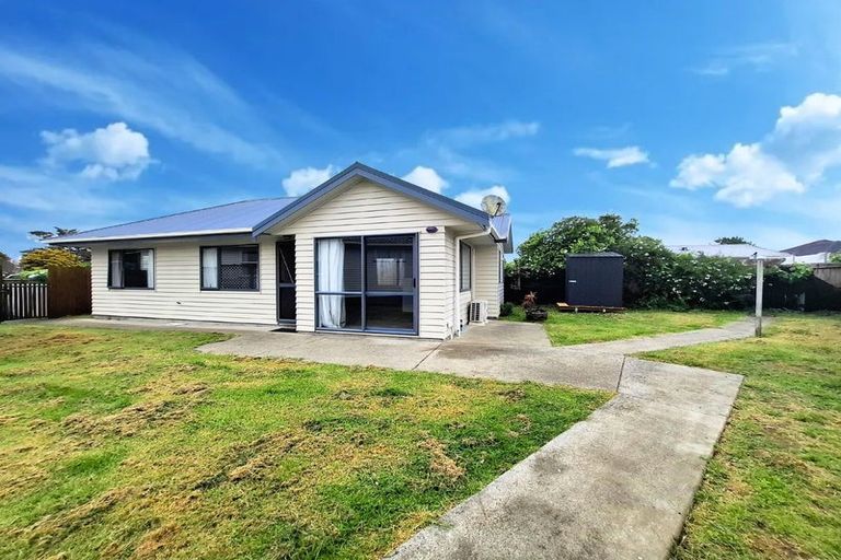 Photo of property in 39 Rewarewa Road, Te Atatu Peninsula, Auckland, 0610