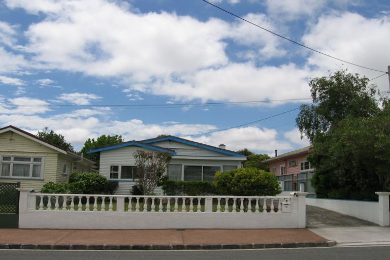 Photo of property in 17 Pasadena Avenue, Point Chevalier, Auckland, 1022