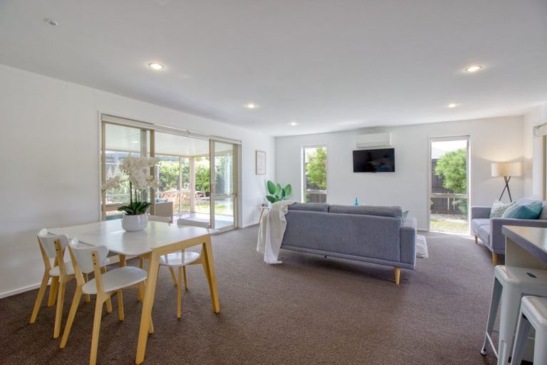 Photo of property in 33 Little Oaks Drive, Yaldhurst, Christchurch, 8042