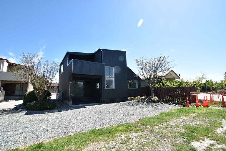 Photo of property in 12 Ahuriri Drive, Omarama, 9412