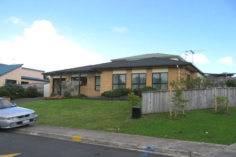 Photo of property in 40 Zefiro Drive, Massey, Auckland, 0614