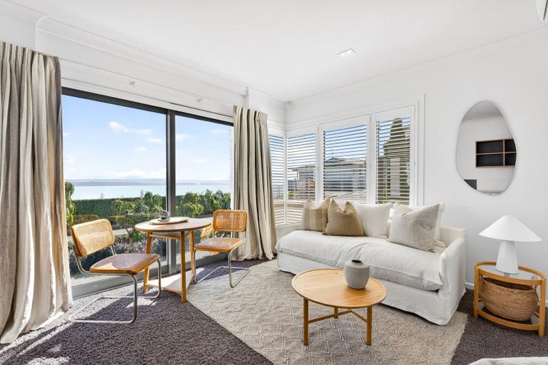 Photo of property in 40 Roslyn Road, Bluff Hill, Napier, 4110