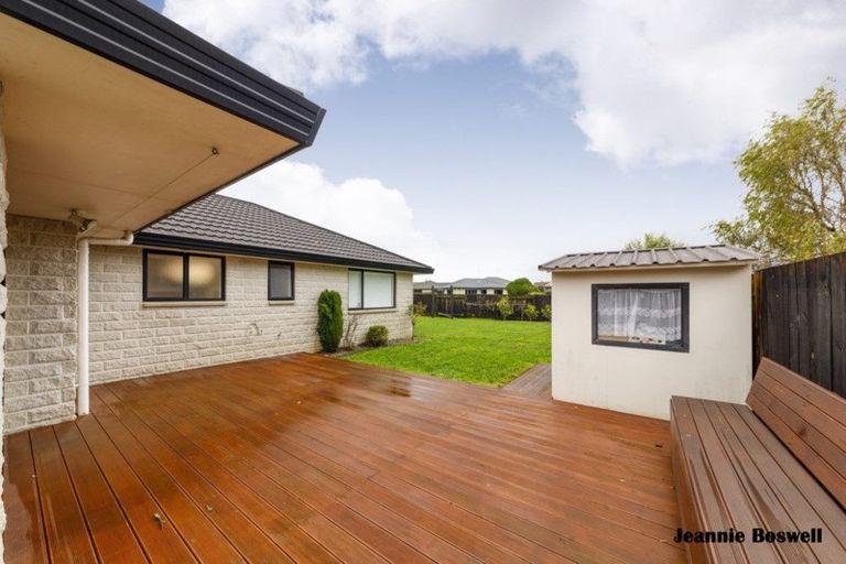 Photo of property in 20 Aspen Way, Kelvin Grove, Palmerston North, 4414