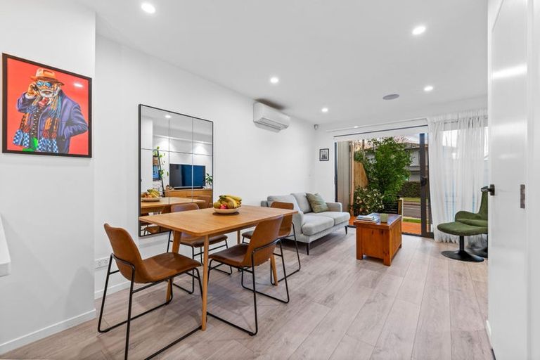 Photo of property in 5/1a Royal View Road, Te Atatu South, Auckland, 0610
