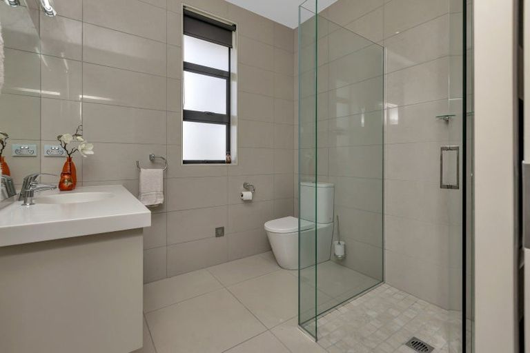 Photo of property in 12 Rauiri Drive, One Tree Point, 0118