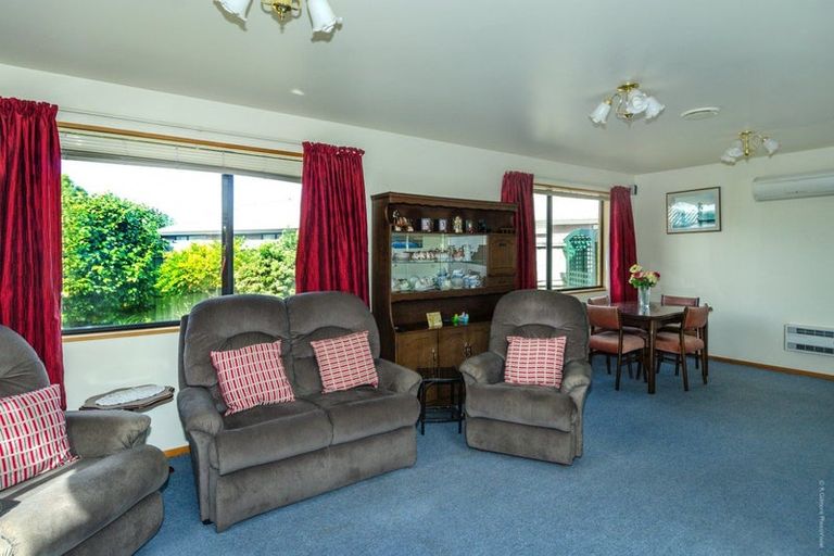 Photo of property in 2/25 Aberfoyle Place, Parklands, Christchurch, 8083