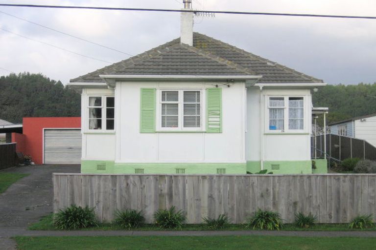 Photo of property in 76 Molesworth Street, Taita, Lower Hutt, 5011