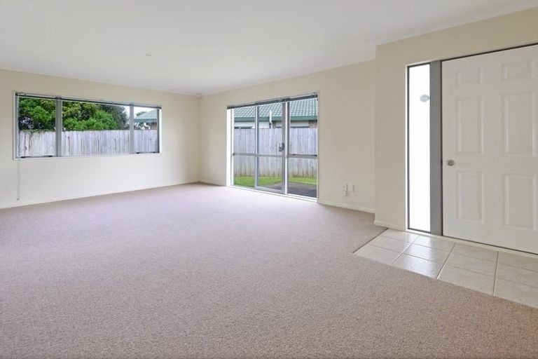 Photo of property in 17 Liddesdale Place, Papakura, 2110