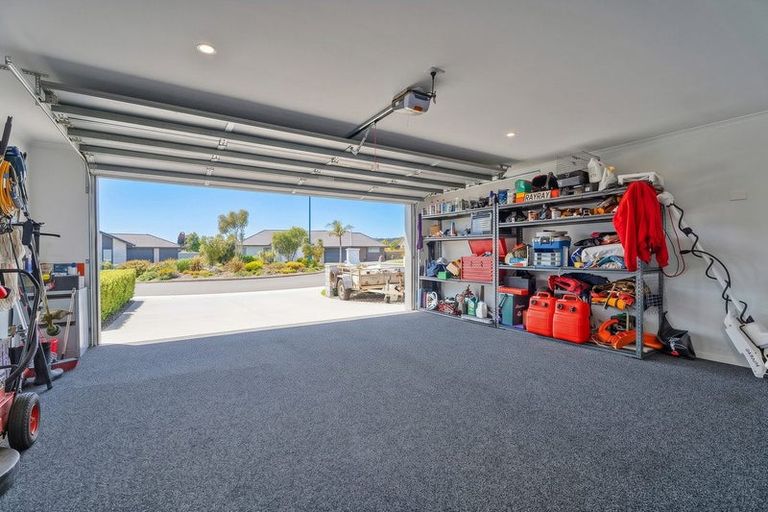 Photo of property in 18 Roseberry Place, Whitianga, 3510
