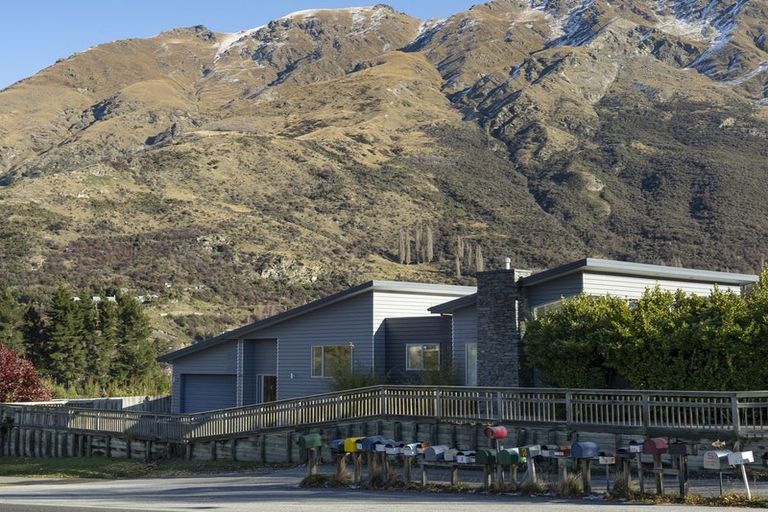 Photo of property in 1 Morning Star Terrace, Arthurs Point, Queenstown, 9371