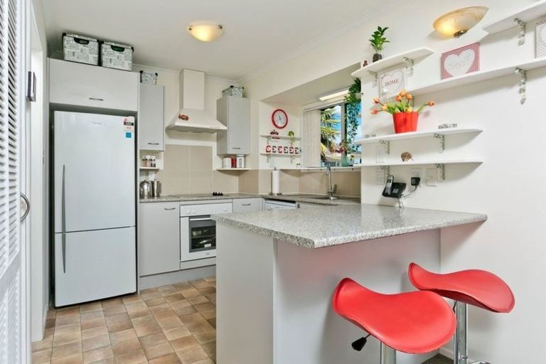 Photo of property in 1/9 Lancelot Place, Glenfield, Auckland, 0629