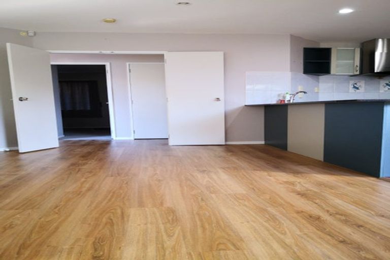 Photo of property in 16a Vera Road, Te Atatu South, Auckland, 0610