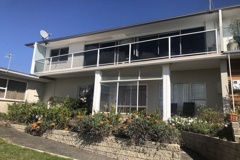 Photo of property in 2/6 Hobson Street, New Plymouth, 4312