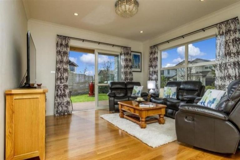 Photo of property in 4 Eastreef Court, Long Bay, Auckland, 0630