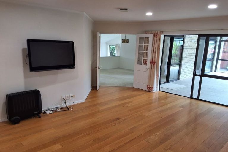 Photo of property in 53 Golfland Drive, Golflands, Auckland, 2013