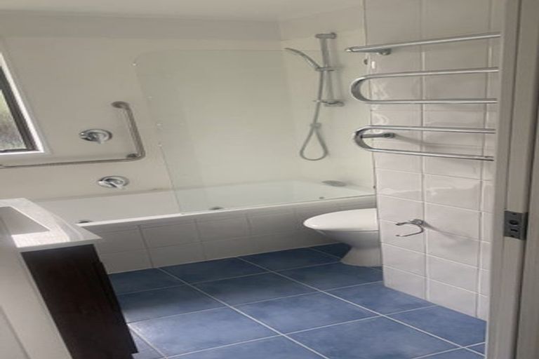Photo of property in 41 Lavelle Road, Henderson, Auckland, 0612