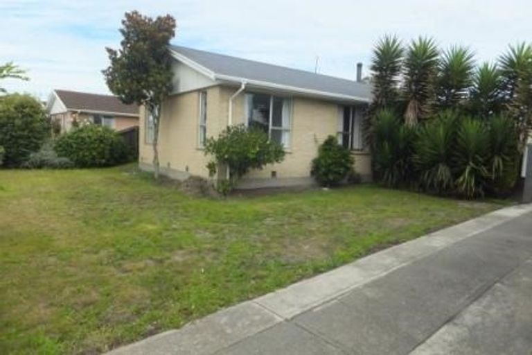 Photo of property in 28 Medina Crescent, Parklands, Christchurch, 8083