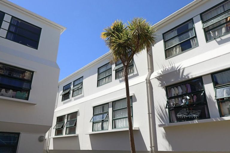 Photo of property in Te Awhina Apartments, 27/22 Sussex Street, Mount Cook, Wellington, 6021