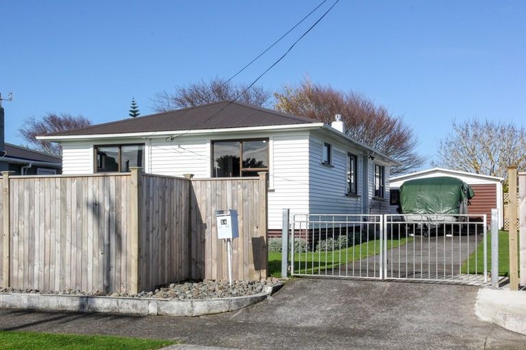 Photo of property in 14 Karaka Street, Merrilands, New Plymouth, 4312