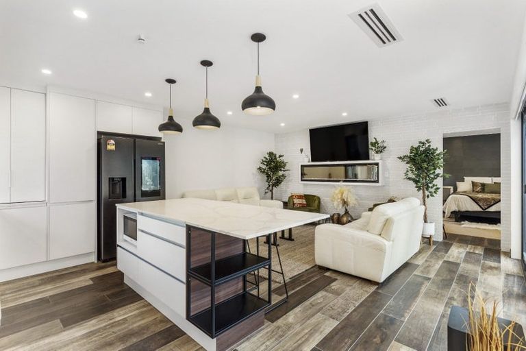 Photo of property in 25b Deverell Place, Northcross, Auckland, 0632