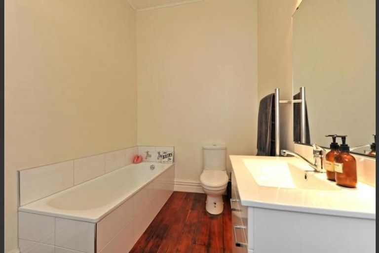 Photo of property in 86 Tinakori Road, Thorndon, Wellington, 6011