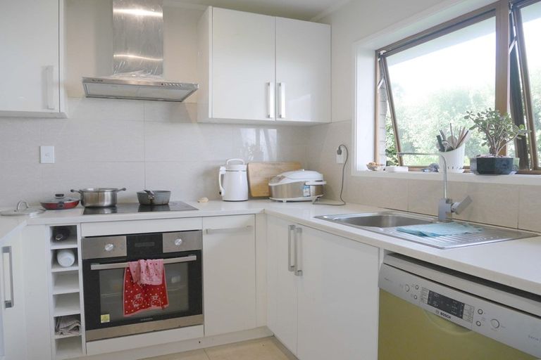 Photo of property in 2/28 Priestley Drive, Bucklands Beach, Auckland, 2014