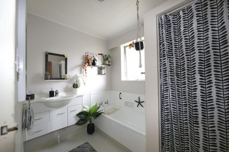 Photo of property in 220a Wolseley Street, Mayfair, Hastings, 4122