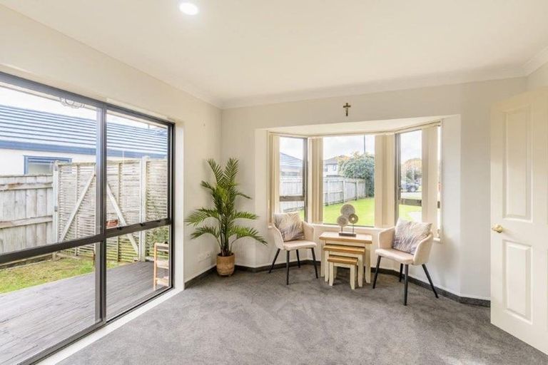 Photo of property in 6 Shearwater Rise, Paraparaumu Beach, Paraparaumu, 5032