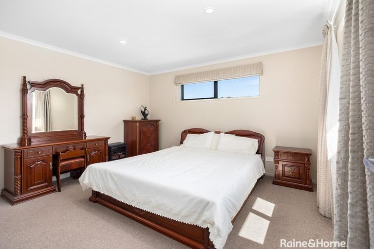 Photo of property in 21 Cambridge Road, Martinborough, 5711