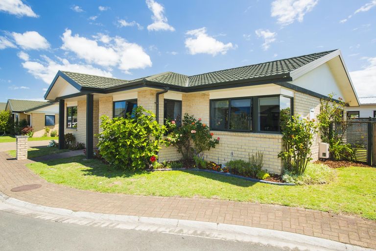Photo of property in 4 Coulston Place, Riverdale, Gisborne, 4010