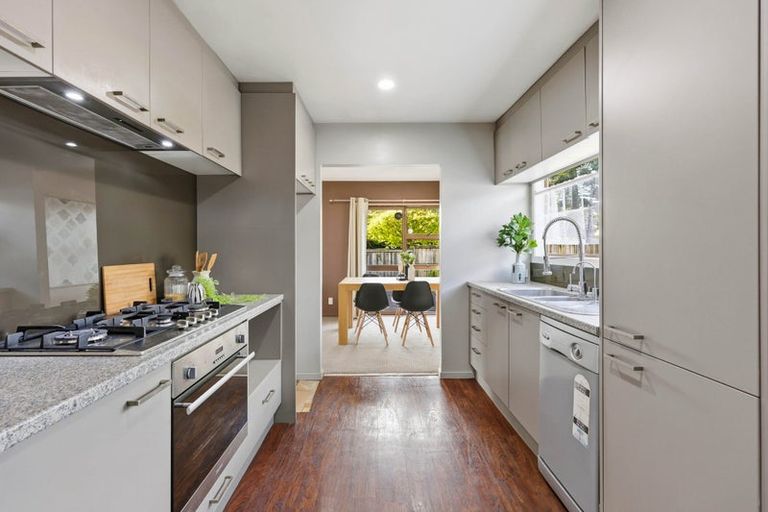 Photo of property in 2 Marvon Downs Avenue, Pakuranga Heights, Auckland, 2010