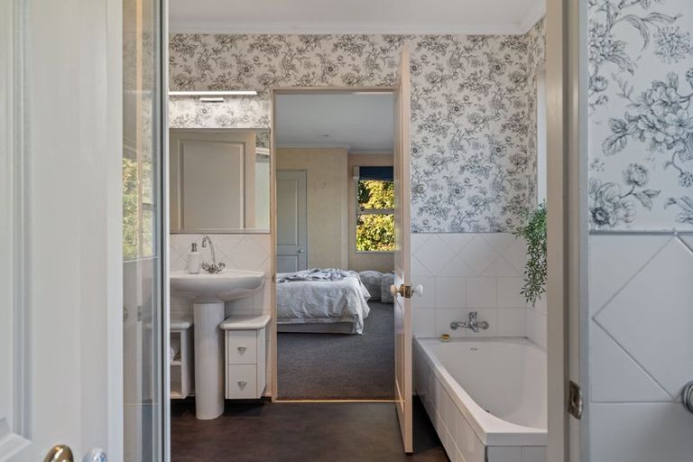 Photo of property in 333 Devon Street West, New Plymouth, 4310